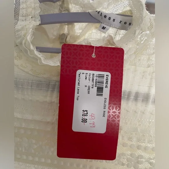 NWT EVEREVE Women's Endless Rose Mock Neck Textured Lace Top. Size medium - Picture 11 of 11